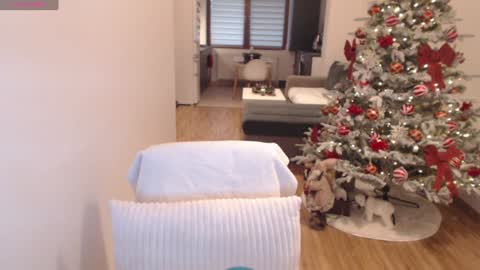 Khloe online show from December 2024 01:11:02 PM