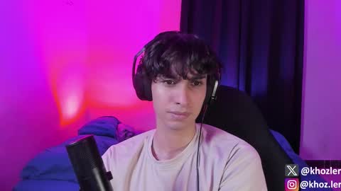 khozler_ online show from November 2025 02:00:01 AM