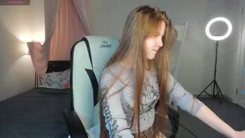 Snapshot of ki_wizz chatting on October 2025 03:04:01 AM Ellie online show from October 2025 03:04:01 AM