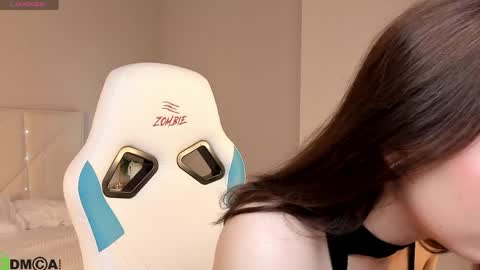 Snapshot of ki_wizz chatting on April 2026 02:31:01 AM Ellie online show from April 2026 02:31:01 AM