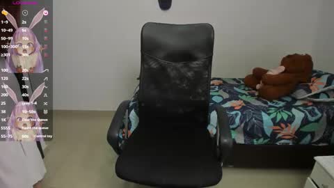 Evelyn online show from February 2025 10:43:02 PM