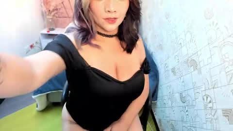 kiara Cruz online show from April 2026 08:35:02 PM