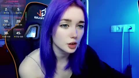 Kira online show from November 2025 09:06:01 PM