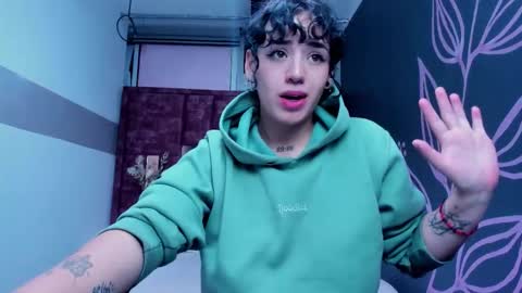 Snapshot of kiara_fox__ chatting on March 2026 10:43:02 AM KIARA FOX online show from March 2026 10:43:02 AM