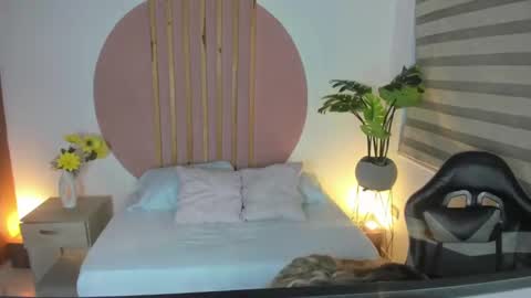 K I A R A  online show from October 2025 02:32:02 AM