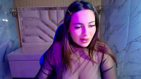 Snapshot of kiara_moon_r chatting on July 2026 07:23:02 AM Kiara online show from July 2026 07:23:02 AM