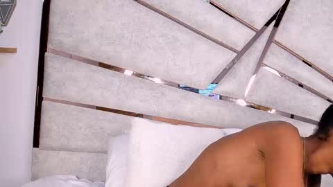 kiaramoons online show from November 2025 02:06:01 PM