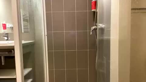 kiarnag online show from February 2026 11:00:01 PM