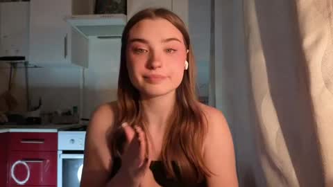 Ola my name is Lissa  Lets hit 10 Thumbs Up together   online show from May 2026 04:14:01 PM