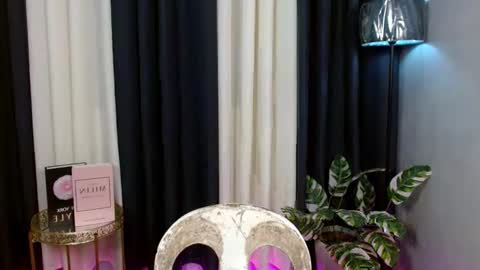 Snapshot of kiethmadison_miller chatting on September 2025 06:40:02 AM Im Mia online show from September 2025 06:40:02 AM