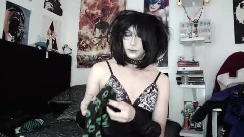 Snapshot of kiiller_queen chatting on May 2026 04:46:02 PM kenny online show from May 2026 04:46:02 PM