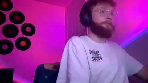 kiiyp online show from November 2025 08:11:01 PM