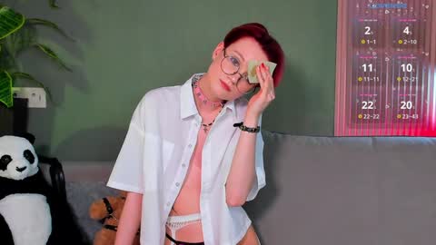 kiki_blue_eyes online show from January 2025 07:59:01 AM