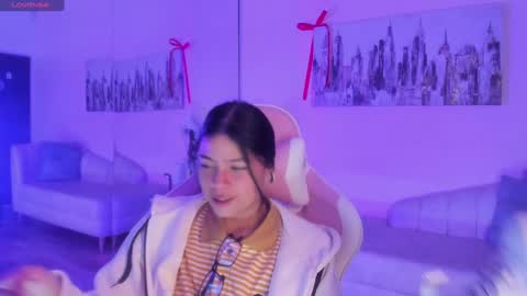 Snapshot of kiki_cams chatting on December 2024 12:33:02 PM kIKI online show from December 2024 12:33:02 PM