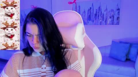 Snapshot of kiki_cams chatting on December 2024 07:07:01 AM kIKI online show from December 2024 07:07:01 AM