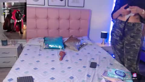 Snapshot of kiki_cams chatting on September 2025 02:32:01 PM kIKI online show from September 2025 02:32:01 PM