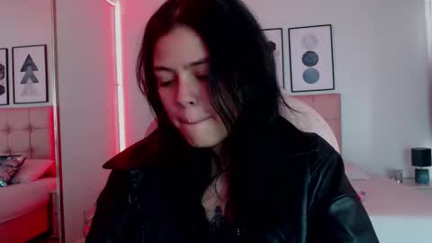 kIKI online show from January 2026 09:38:02 PM