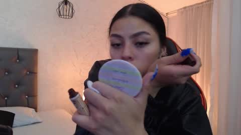 Snapshot of kiki_cams chatting on February 2026 05:06:02 AM kIKI online show from February 2026 05:06:02 AM