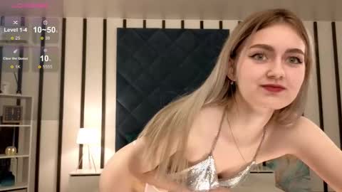 Snapshot of kiki_r chatting on September 2025 10:26:01 AM Kiki dont forget to thumbs up me if you like my show online show from September 2025 10:26:01 AM