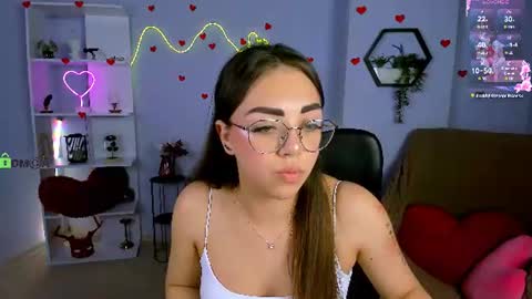 kiki_swan online show from June 2026 07:57:02 PM