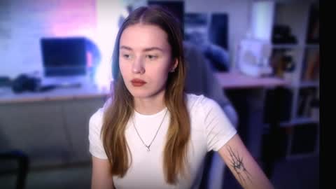 Snapshot of kikies_ chatting on December 2024 09:00:02 PM Mika and Miranda online show from December 2024 09:00:02 PM