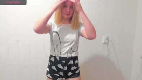 Snapshot of kikies_ chatting on February 2025 03:26:01 PM Mika and Miranda online show from February 2025 03:26:01 PM