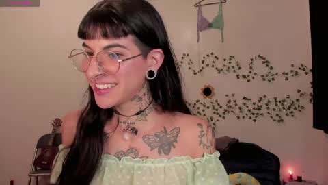 Snapshot of kila_moonlight444 chatting on April 2026 10:34:02 PM Bella online show from April 2026 10:34:02 PM