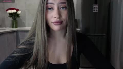 EvaAnna online show from November 2025 07:58:01 PM