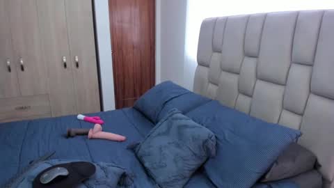 Ana      online show from September 2025 02:44:01 PM