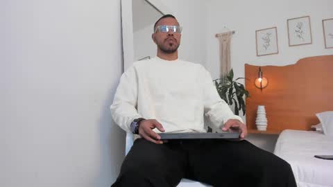 Kilua Muscle guy online show from May 2026 08:36:02 PM