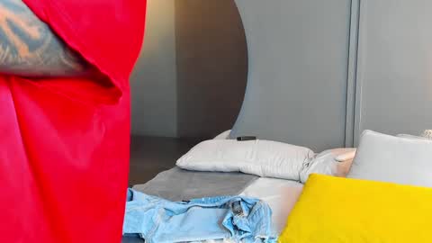 Kim online show from February 2025 04:31:01 PM