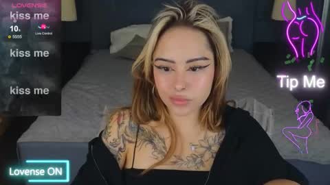 Kim online show from October 2025 08:22:01 PM