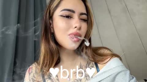 Kim online show from November 2025 08:19:02 PM