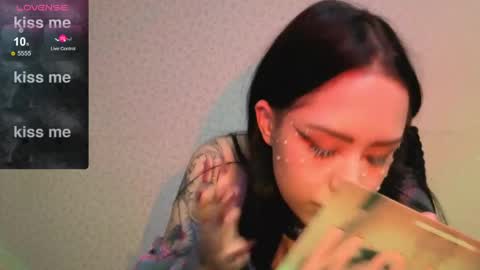 Snapshot of kim_brownie chatting on May 2026 02:19:02 AM Kim online show from May 2026 02:19:02 AM