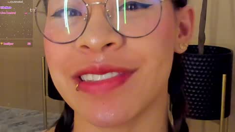 Snapshot of kim_hiltoon chatting on December 2024 03:04:02 AM KIM online show from December 2024 03:04:02 AM