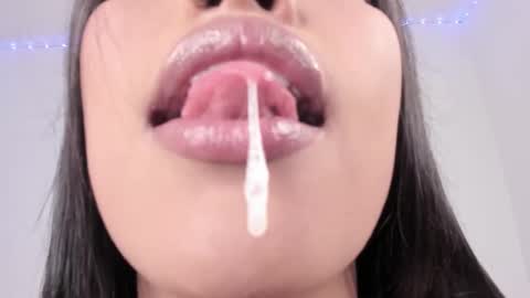 kim_mouth17 online show from November 2025 02:33:01 AM