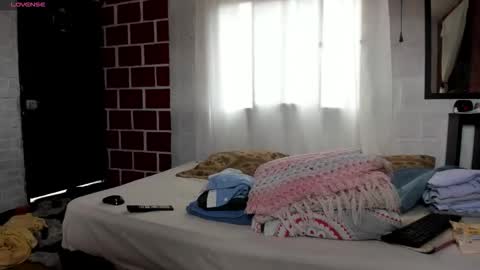 Snapshot of kimandyuk chatting on November 2025 05:57:01 PM Kim Yuk online show from November 2025 05:57:01 PM