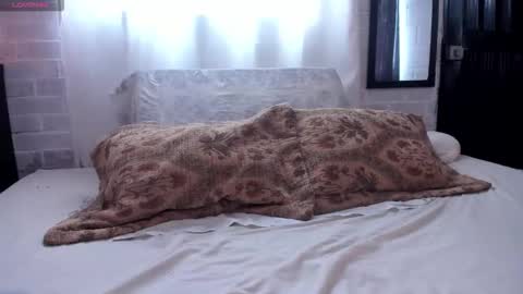 Snapshot of kimandyuk chatting on November 2025 05:13:02 PM Kim Yuk online show from November 2025 05:13:02 PM