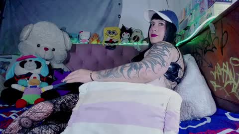 Snapshot of kimberkiss_19_ chatting on April 2026 01:27:02 AM vivi independent model online show from April 2026 01:27:02 AM