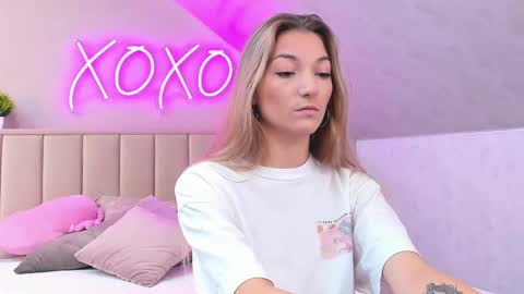 kimberlly_smith online show from October 2025 01:03:02 AM