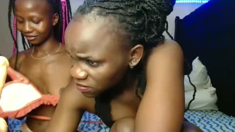 Snapshot of kimberly_chloe chatting on November 2025 04:22:02 AM Kimberly online show from November 2025 04:22:02 AM