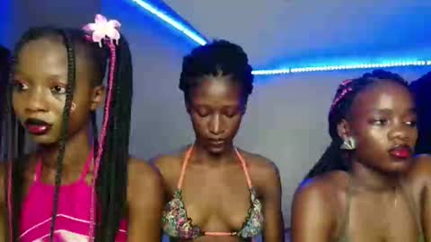 Snapshot of kimberly_chloe chatting on November 2025 03:16:01 PM Kimberly online show from November 2025 03:16:01 PM