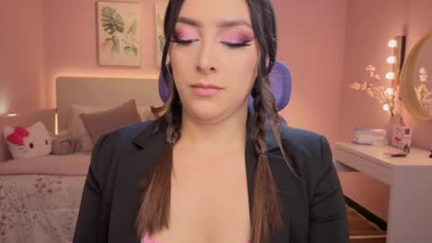 Snapshot of kimberly_clars chatting on September 2025 06:11:02 PM Kimberly 1200-1900 GMT-5 online show from September 2025 06:11:02 PM