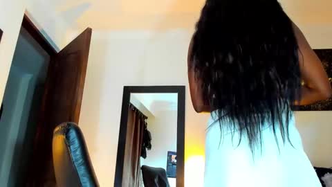 Kimberly Banks online show from November 2025 10:15:02 AM