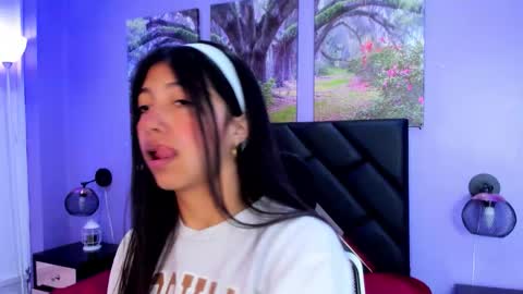 Kimberly Villalobos online show from October 2025 12:47:01 PM