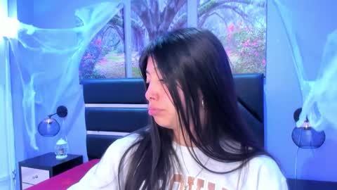 Kimberly Villalobos online show from November 2025 11:43:01 AM