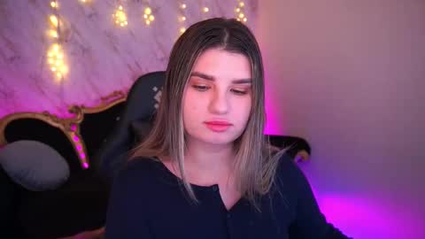 kimcuttie online show from February 2026 02:53:02 PM