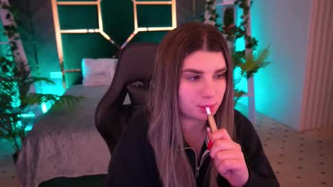 kimcuttie online show from February 2026 03:49:02 PM