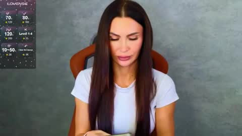 KIm online show from October 2025 04:24:02 AM