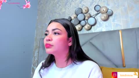 Snapshot of kimdevinne chatting on November 2025 02:44:01 AM KIM online show from November 2025 02:44:01 AM